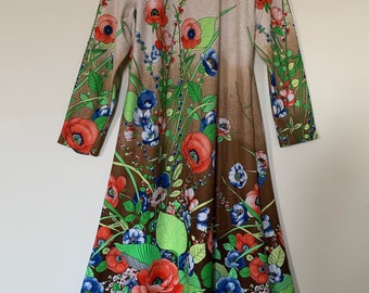 1960's  Mr. Robert Loungewear, Bright Floral  Housecoat, Bright  florals, front zipper, 2 Pockets, Long Sleeve,Hostess gown, chest 44" XL