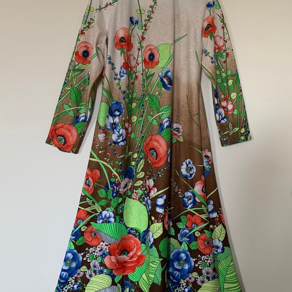 1960's  Mr. Robert Loungewear, Bright Floral  Housecoat, Bright  florals, front zipper, 2 Pockets, Long Sleeve,Hostess gown, chest 44" XL