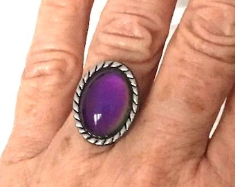 Boho Mood Ring: Color Changing Stone, Adjustable Silver Plated anti allergy Band