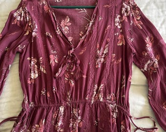 Vintage Floral Print Blouse: Burgundy V-Neck Flutter Sleeve Top