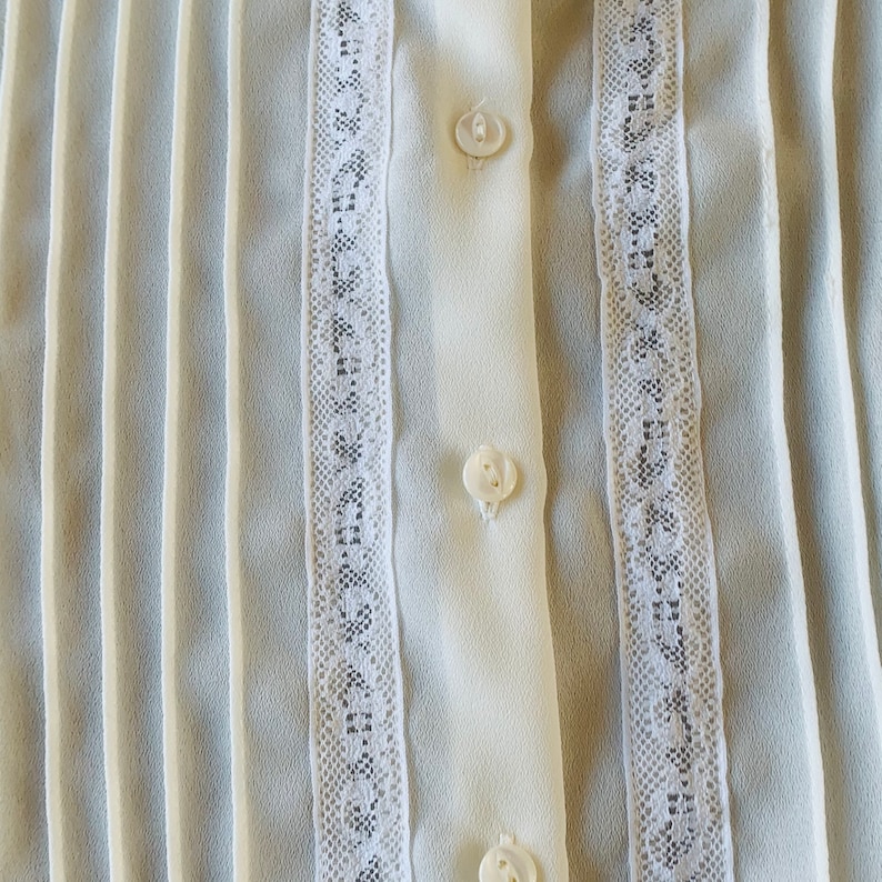 Ivory Cream Pintuck-pleated Blouse Lace details High neck Front buttons Flutter sleeves Romantic women/'s Large Chest 42