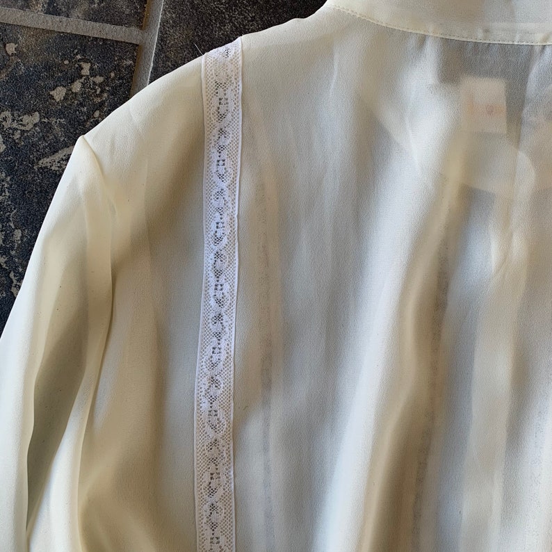 Ivory Cream Pintuck-pleated Blouse Lace details High neck Front buttons Flutter sleeves Romantic women/'s Large Chest 42