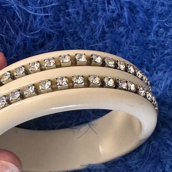 Vintage 80s Rhinestone Bangle: Ivory Plastic Cuff… - image 5