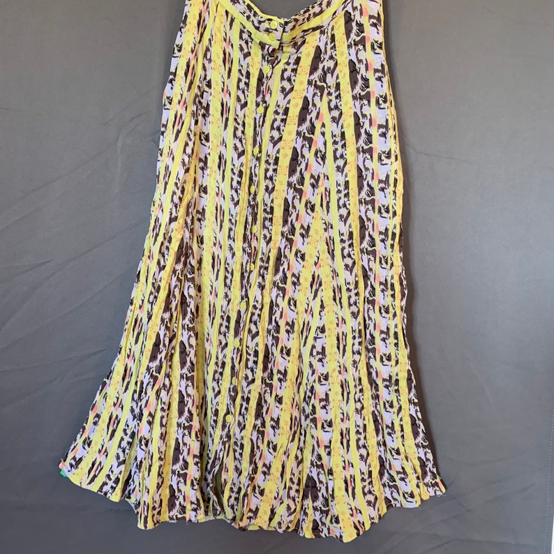Long printed pocket skirt, Button down, crinkled rayon, Broomstick skirt, Bohemian chic, 80s Vintage, yellow brown Print, Waist 35 image 1