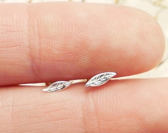 Small earrings in 925 silver leaf minimalist woman silver 925 made in France, fine earrings, miniature earrings
