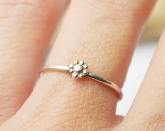 Bague empilable minimaliste fine petite fleur en argent 925, anneau argent massif avec fleur femme