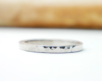 Gehämmert Sterlinsiber dickes Ring für Damen und für Herren, minimalistischer gehämmerter Ring in massivem Silber, Unisex Silberbündnis