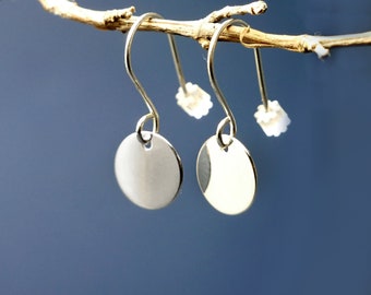 Boucles d'oreilles en argent 925 recyclé pendantes minimalistes, crochets d'oreilles pour femme avec pastille ronde