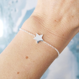 Thin Star bracelet in minimalist recycled 925 silver with adjustable chain, minimalist star bracelet