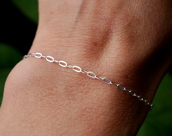 Minimalist recycled 925 silver bracelet for women, fine oval link chain, accumulable and adjustable