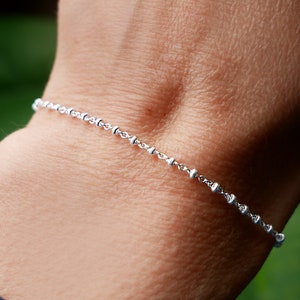 Minimalist recycled 925 silver bracelet for women, fine chain, alternating round beads, accumulable and adjustable
