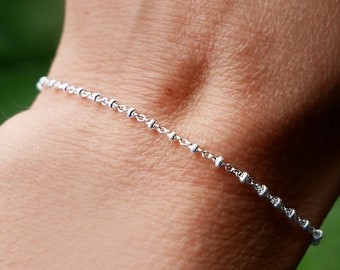 Bracelet en argent 925 recyclé minimaliste pour femme chaine fine perles rondes alternées accumulable et réglable