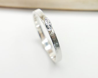 Alliance Leaf in recycled silver sandblasted ring, women's and men's ring stackable minimalist leaf