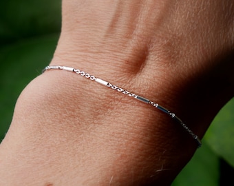 Minimalist recycled 925 silver bracelet for women, thin alternating smooth tube chain, accumulable and adjustable