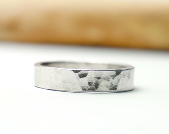 Gehämmert Sterlinsiber Ring für Damen und für Herren, minimalistischer gehämmerter Ring in massivem Silber, Unisex Silberbündnis