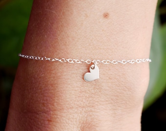 Women's bracelet with heart charm in minimalist recycled 925 silver for women and children, fine accumulative and adjustable chain