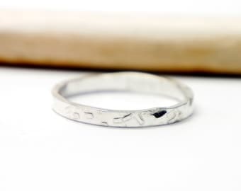 Recycled 925 silver textured wedding band, minimalist stackable women's and men's ring, unisex thin ring