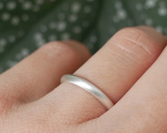 Alliance fine homme/femme argent 925 recyclé brossée demi jonc, bague unisexe minimaliste en argent massif brossé, anneau argent mat unisexe