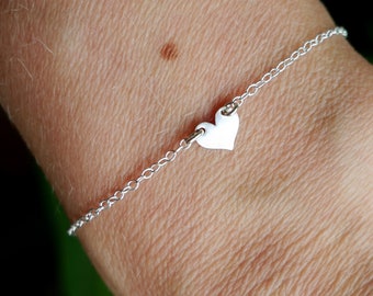 Women's thin heart bracelet in minimalist recycled 925 silver for women, fine accumulative and adjustable chain