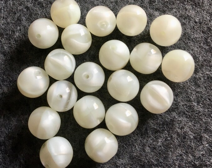 20 pcs Vintage Creamy White Round Glass Beads 8mm