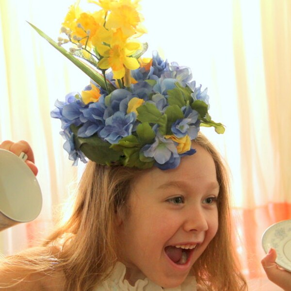 Alice in Wonderland costume, Daffodil hat, Easter hat, Mad Hatter Tea party hat, Daffodil headpiece,  derby hat,  daffodil fascinator