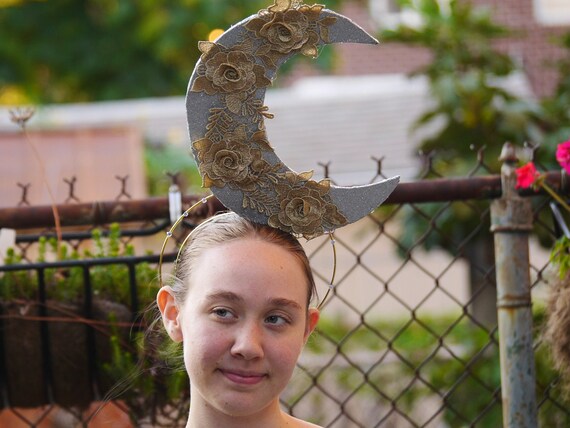 Silver Glitter Crescent Moon Headband: Gold Roses Fairy  display picture 1