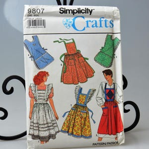 Aprons Sewing  Pattern Simplicity Crafts 9807 One Size Misses&#39; Set of Aprons Retro Design 6 Styles of Aprons Unisex Aprons Home Clothes