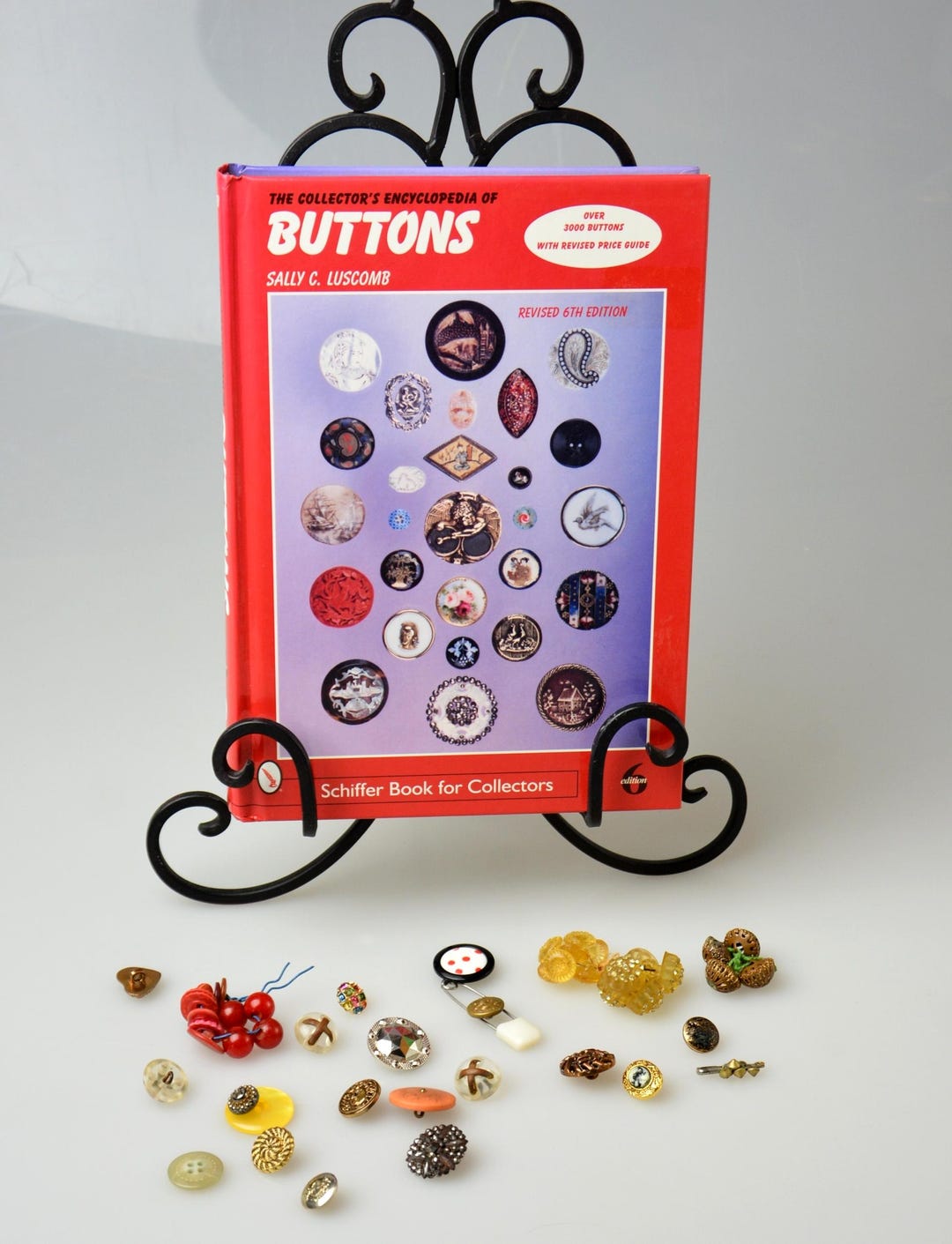 Button Collector's Encyclopedia: Vintage Reference Book by Sally ...