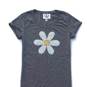Sequin Daisy Shirt. Boho Fashion Tee. Flower Floral Top. Summer Cute Shirt. Sequin Applique. Flower. Womens Tee.  Plus Size. Graphic Tee