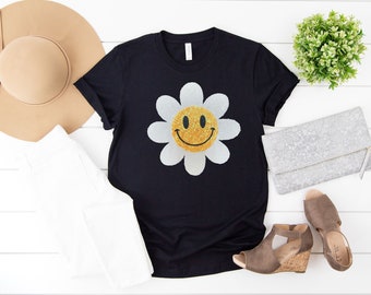 Smile Daisy Shirt / Spring / Flower / Smile T Shirt / Sequin Shirt / Loungewear /Cute Shirt Women / Graphic Tee / Happy T Shirt / Retro