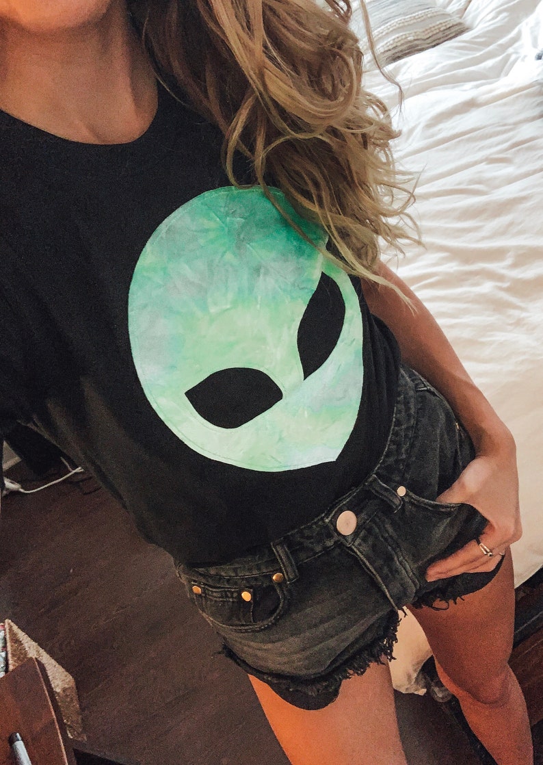 Velvet Alien Shirt / Velvet Patch / Gift / Alien T Shirt / Velvet Shirt / Loungewear /Cute Shirt Women / Graphic Tee / Tie Dye / Retro image 2