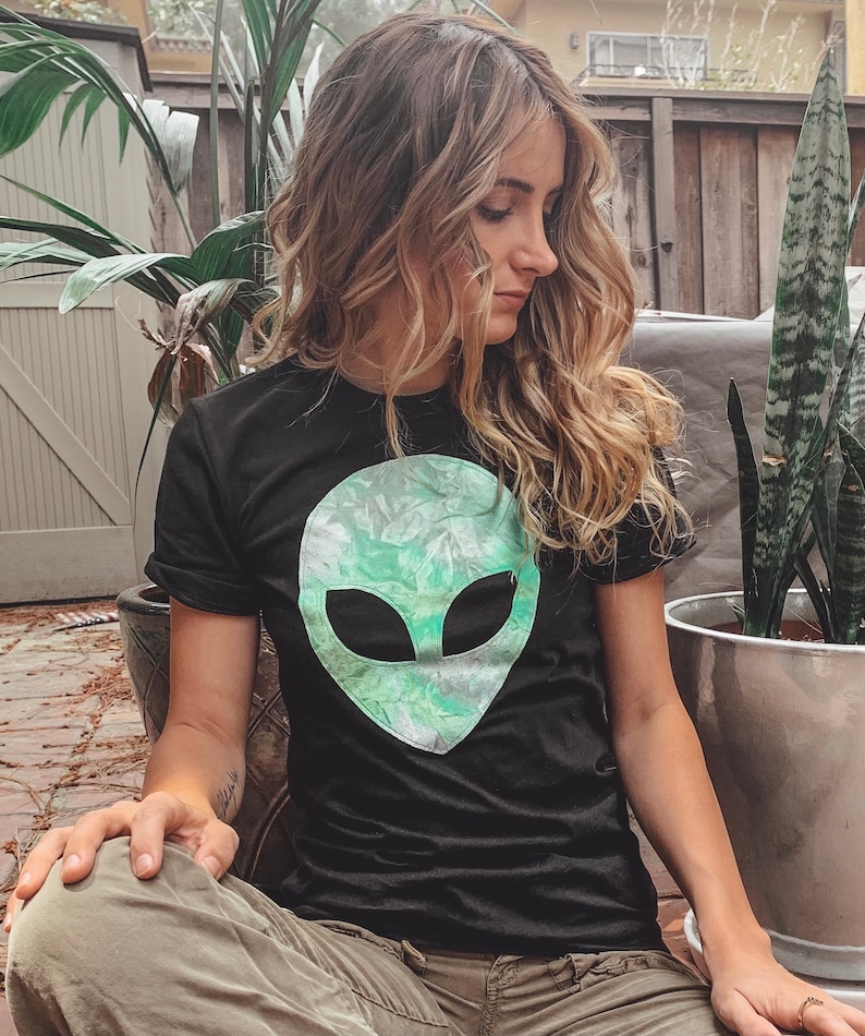 Velvet Alien Shirt / Velvet Patch / Gift / Alien T Shirt / Velvet Shirt / Loungewear /Cute Shirt Women / Graphic Tee / Tie Dye / Retro image 3