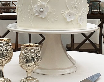 Exclusive Wedding Cake Stand Designs Made in the by WeddingFads