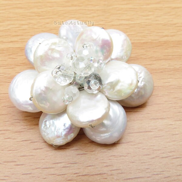 Broche de flor de perlas agua dulce blancas con cristal, moneda forma de perla, pin flor