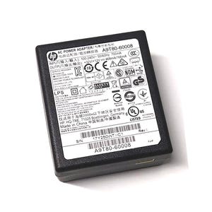 Puede incluir: Adaptador de corriente negro con una etiqueta que dice "AC Power Adapter/直流電源장치 电源适配器/電轉接器 A9T80-60008". La etiqueta también incluye especificaciones de entrada y salida, certificaciones de seguridad y el número de serie "17Y250WTIC1".
