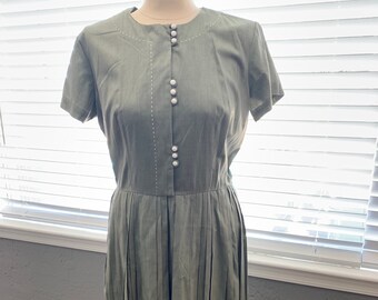 1950's Pleated Summer dress with White Stitching and White Pearl Buttons