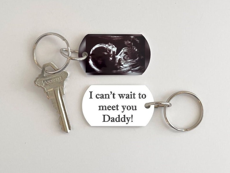 Pregnancy announcement, Dad to be ultrasound keychain, Sonogram photo keychain with custom quote, Baby scan gift, Sentimental gift immagine 1