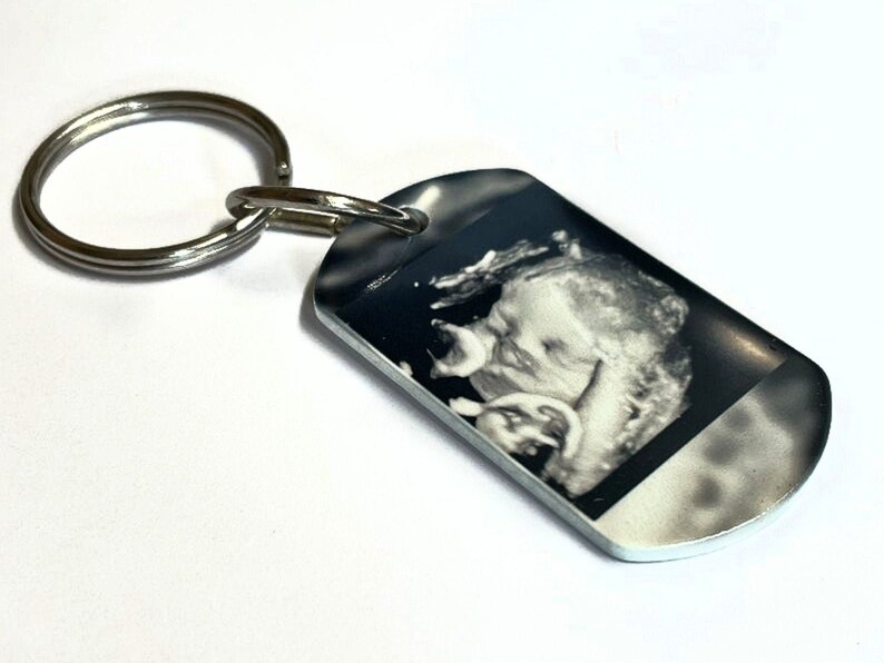 Pregnancy announcement, Dad to be ultrasound keychain, Sonogram photo keychain with custom quote, Baby scan gift, Sentimental gift immagine 2