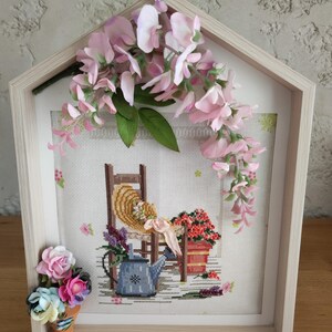 The Gardening Hat & Watering Can Color Key - broderie point de croix et rubans -  fait main