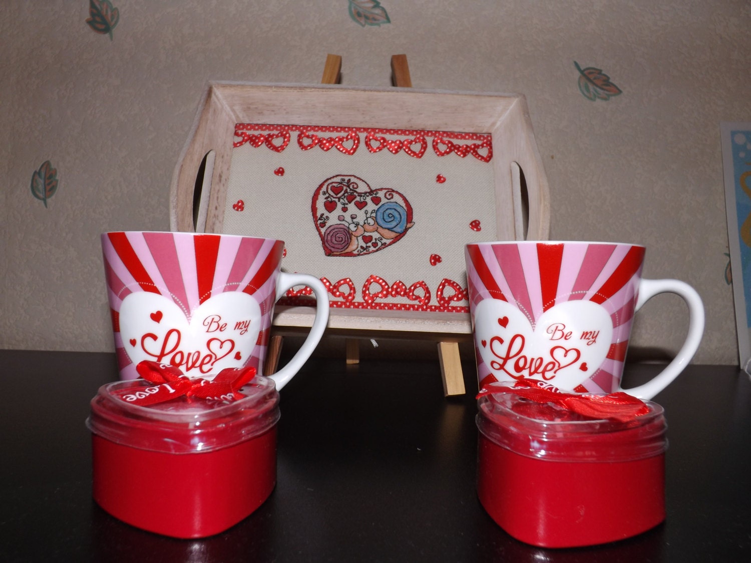 Plateau St Valentin avec Broderie Coeur Escargot - Brodé Main Au Point Compté