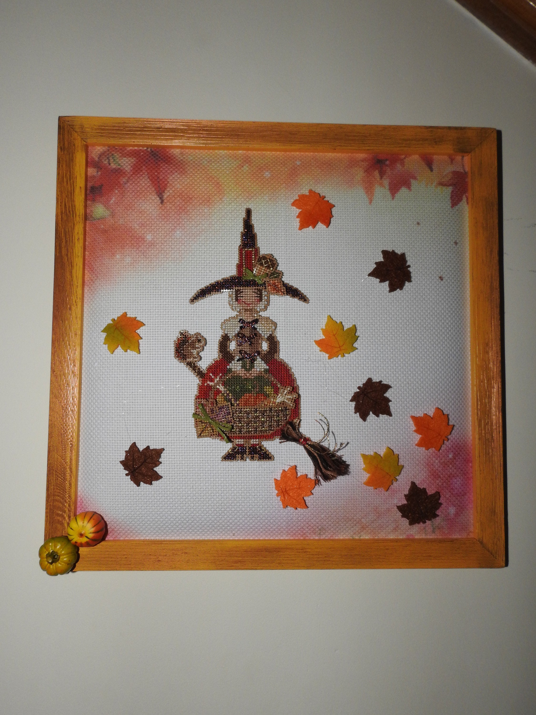 Annie, The Autumn Witch - Broderie Point de Croix et Perles Faite Main