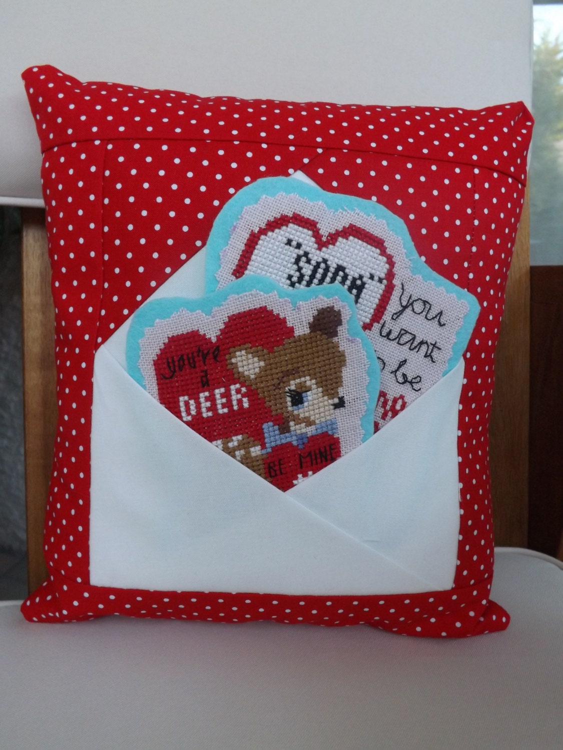Coussin Enveloppe Valentine's Vintage - Broderie Faite Main Au Point Compté