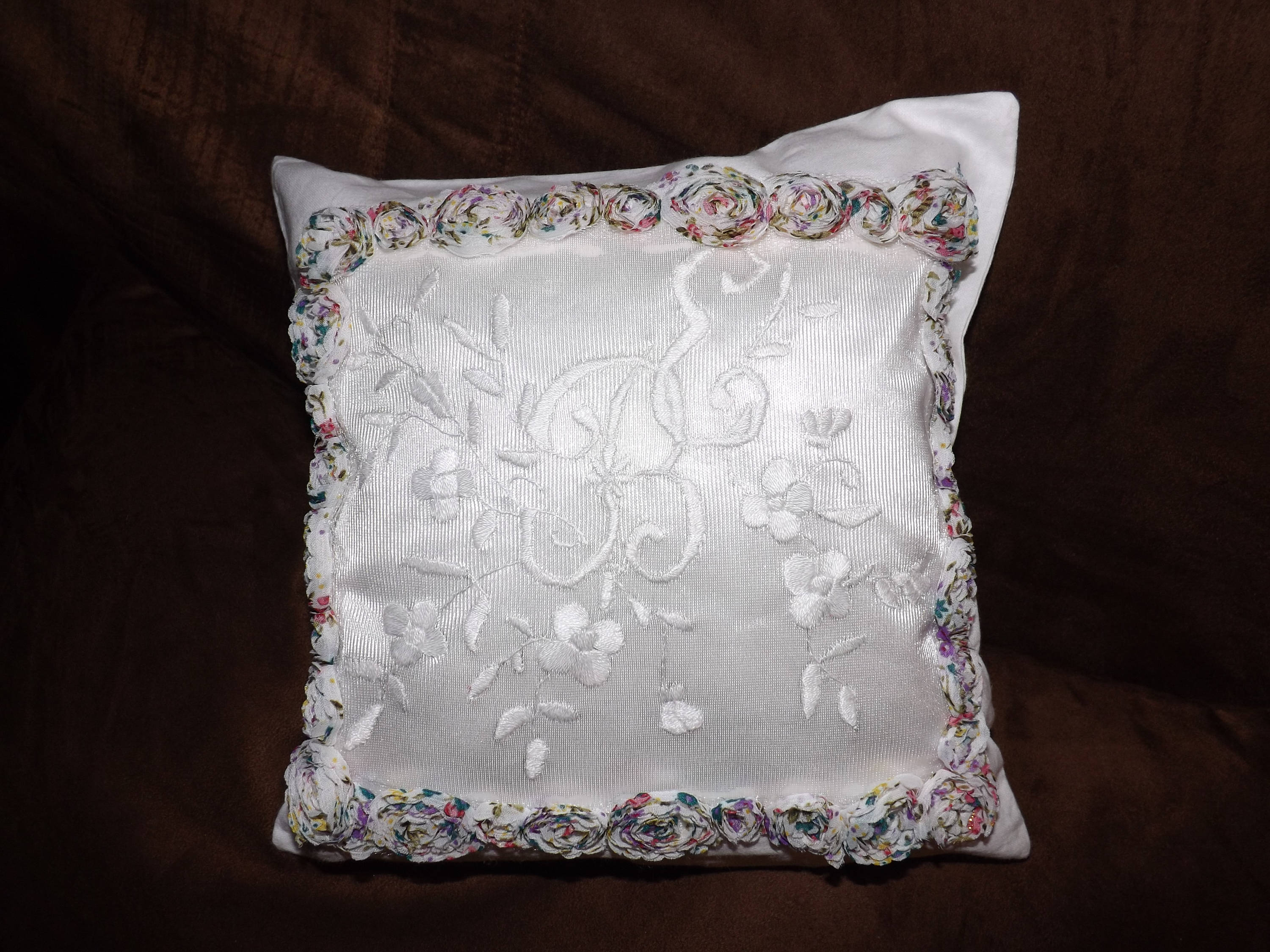 Petit Coussin Broderie Traditionnelle avec Initiales - Faite Main