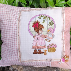 Coussin Décoratif Brodé Main – Bouquet De Roses Rouges, 40x60 Cm