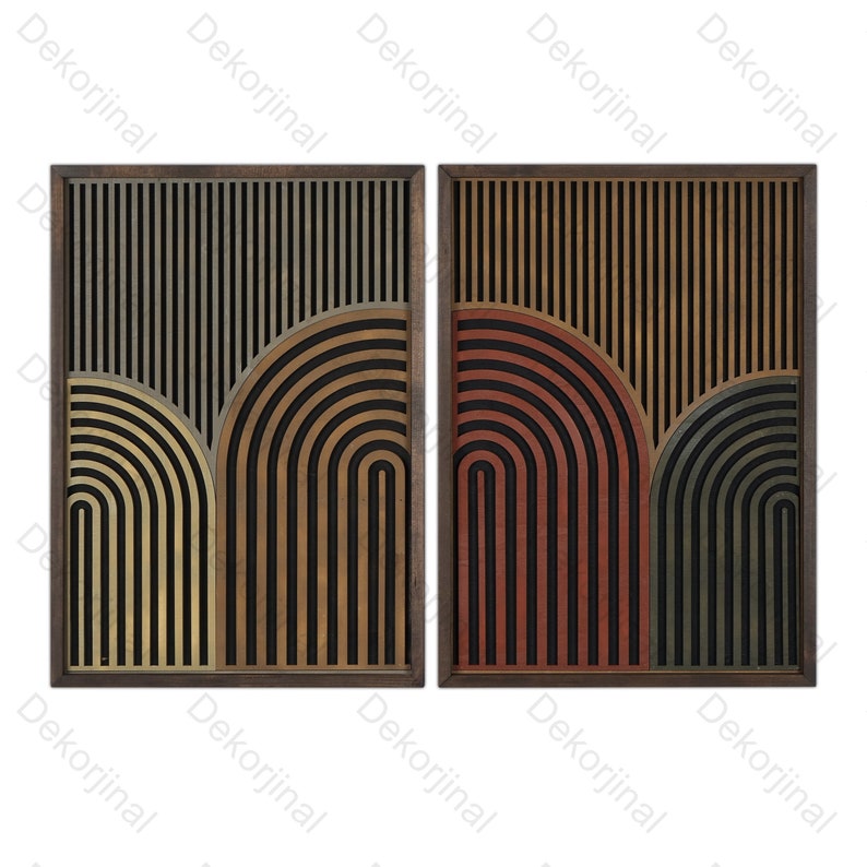 Op de afbeelding: Twee ingelijste abstracte kunstprints met een geometrisch ontwerp van overlappende bogen en strepen in tinten bruin, goud, rood en groen.