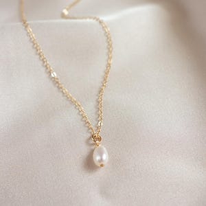 Tiny Pearl Necklace, Delicate Tiny Necklace, Necklace with Small Pearl Pendant, Minimalist Pearl Necklace, Necklaces for Her
