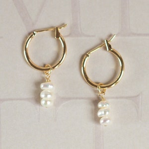 Hoop earrings with pearls, boho earrings with freshwater pearls, hoop earrings with snap closure, hoop earrings with pearl pendants, hoop earrings with interchangeable pendants