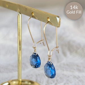 Earrings with blue stones, hanging earrings with gemstones, filigree gold earrings with quartz, earrings in blue, dark blue earrings