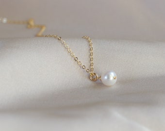 Gold necklace with small pearl, fine necklace with white pearl, necklace with a pearl, gold necklace with pearl pendant, June birthstone