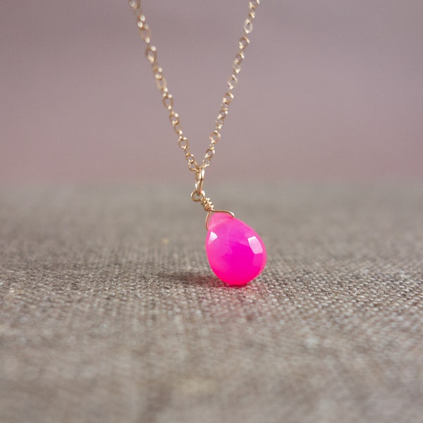 Halskette mit Stein in Pink, Kette Gold mit pinkem Stein, Goldkette mit Tropfenanhänger, Kette Anhänger Pink, Geburtstagsgeschenk Schwester